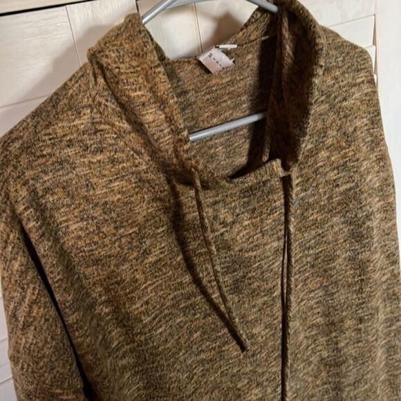 Misia Hoodie With button details - Picture 6 of 7